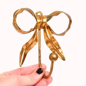 Gold Metal Bow Shaped Wall Hook